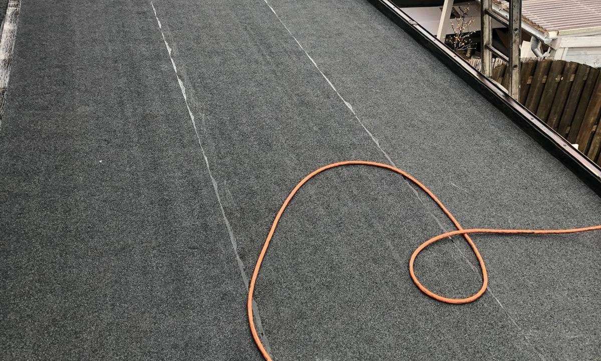 Renovatie van bitumen dak in 0413